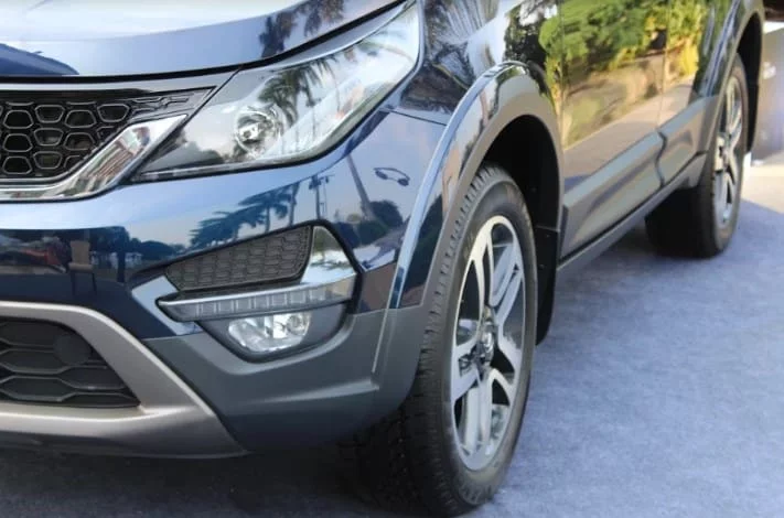 tata-hexa-side-view