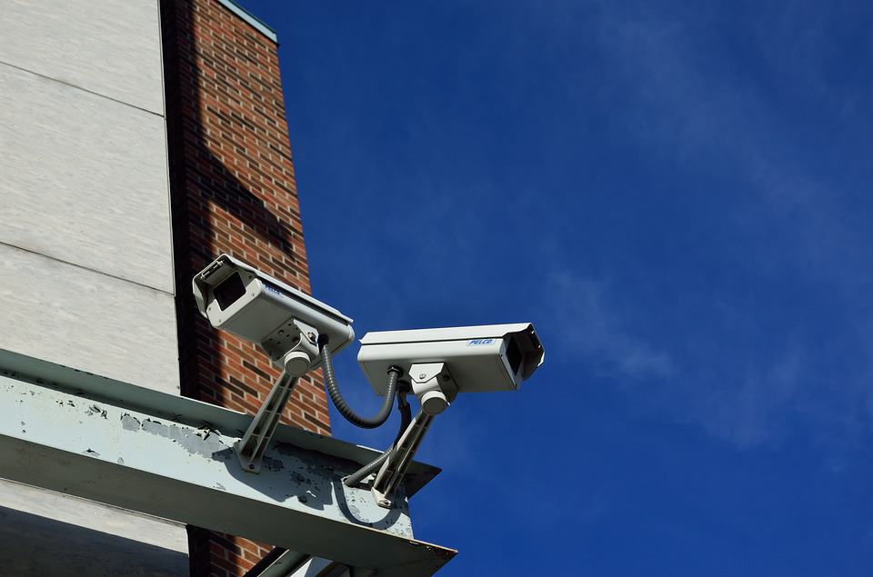 How To Choose The Right Surveillance Camera for Your Home 1